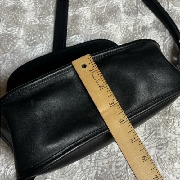 VINTAGE!! STUNNING!! COACH 9951 Elegant Black Leather Shoulder Bag - Picture 8 of 16